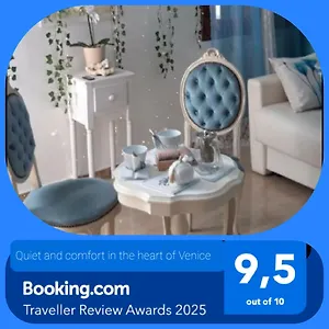Quiet And Comfort In The Heart Of Venecia